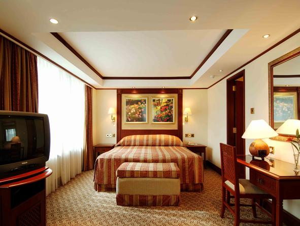 Nairobi Serena Hotel - Bedroom4